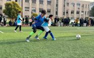青年队伍在足球赛事中展现出色表现